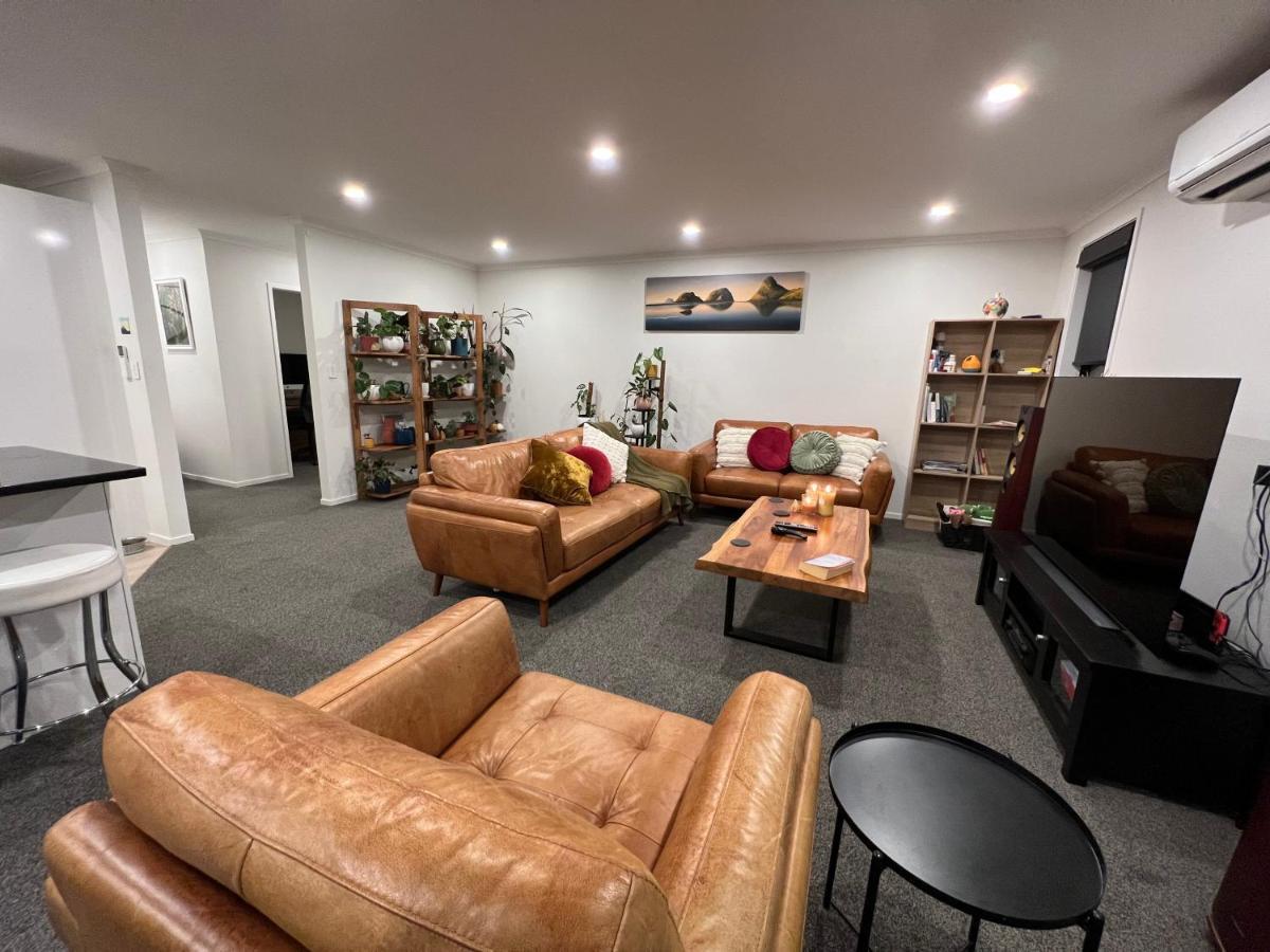 Convenient And Comfortable Waitara Экстерьер фото