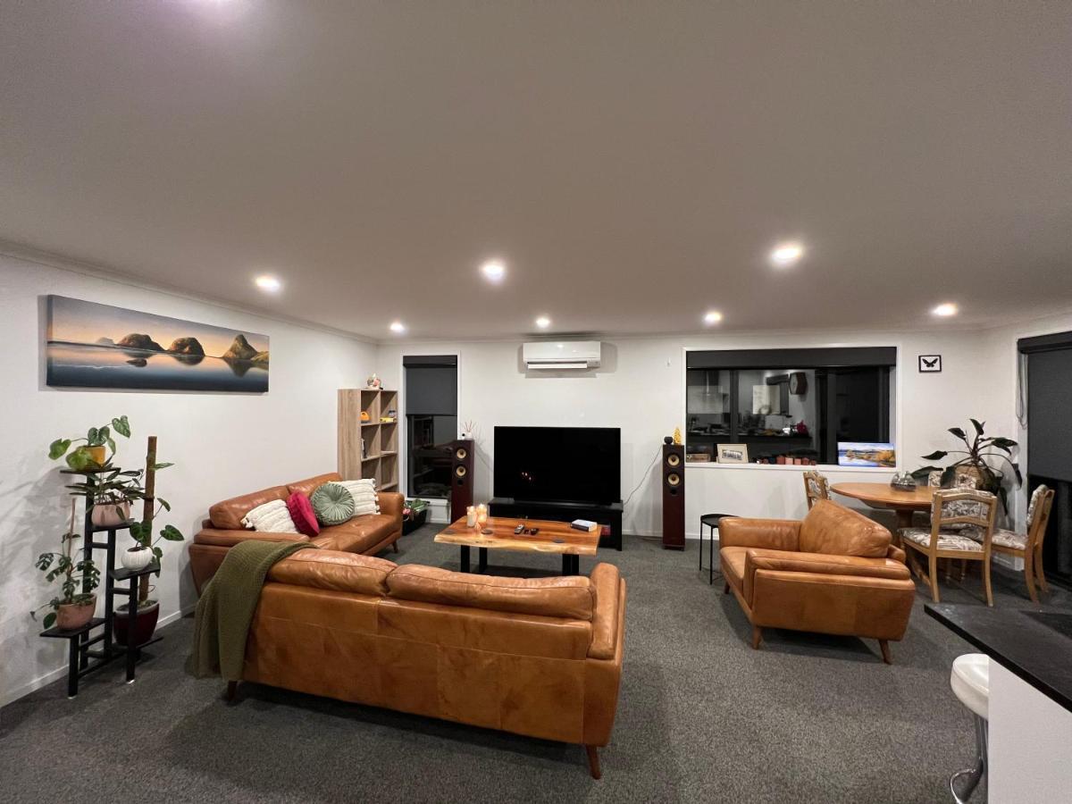 Convenient And Comfortable Waitara Экстерьер фото